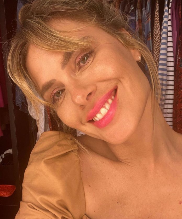 Carolina Dieckmann nega ter feito harmonização facial e explica inchaço