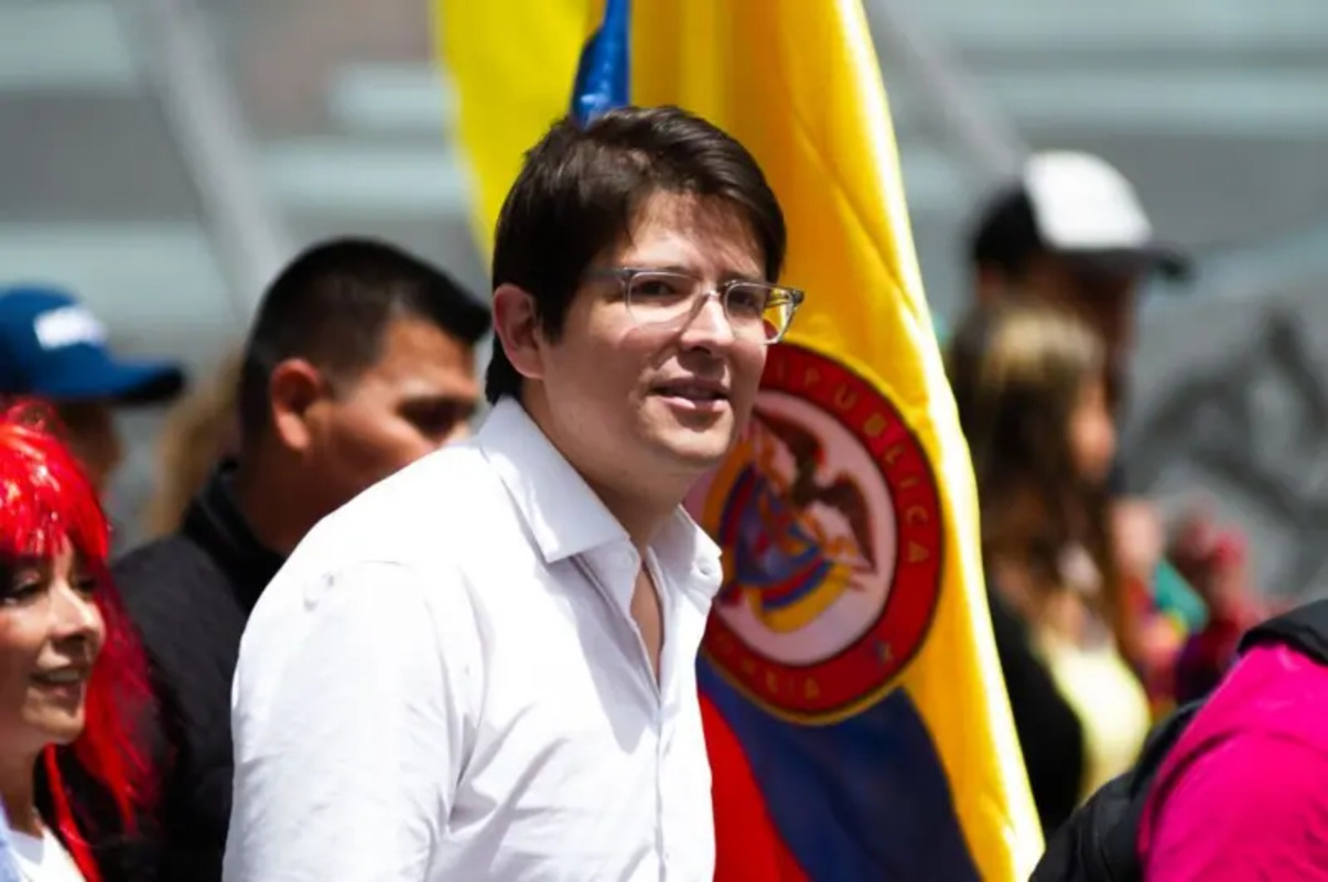 Pré-candidato à presidência da Colômbia é baleado na cabeça: “Estado Gravíssimo”