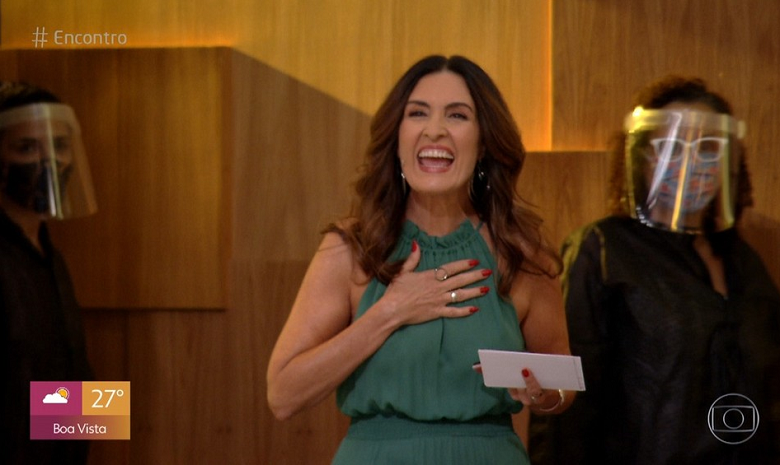 A apresentadora não escondeu a felicidade e emoção em seu retorno! (Foto: Reprodução/ TV Globo) 