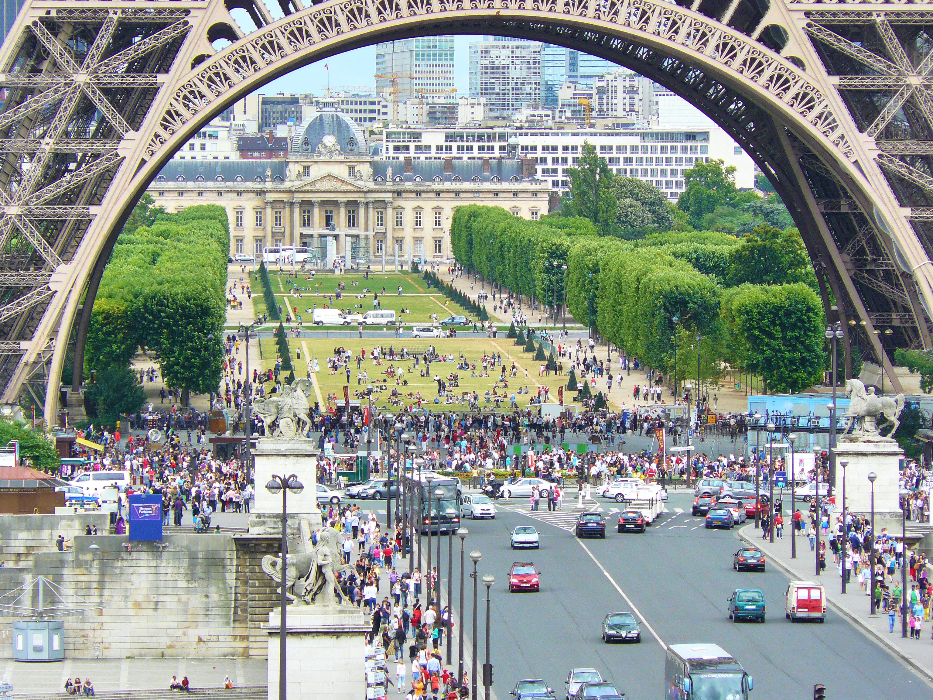 A Torre Eiffel, de Paris: cartão-postal com cópias no mundo todo - Jornal O  Globo