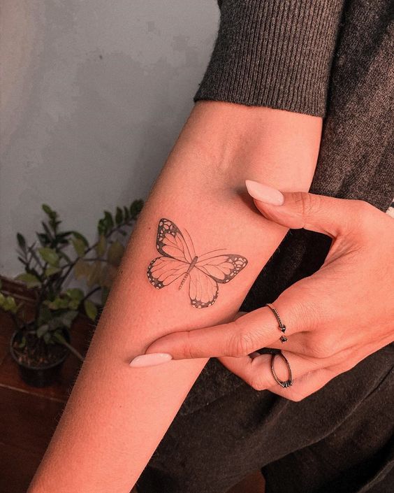 Tatuagem de borboleta: 20 desenhos e estilos diferentes para você se  inspirar - PaiPee