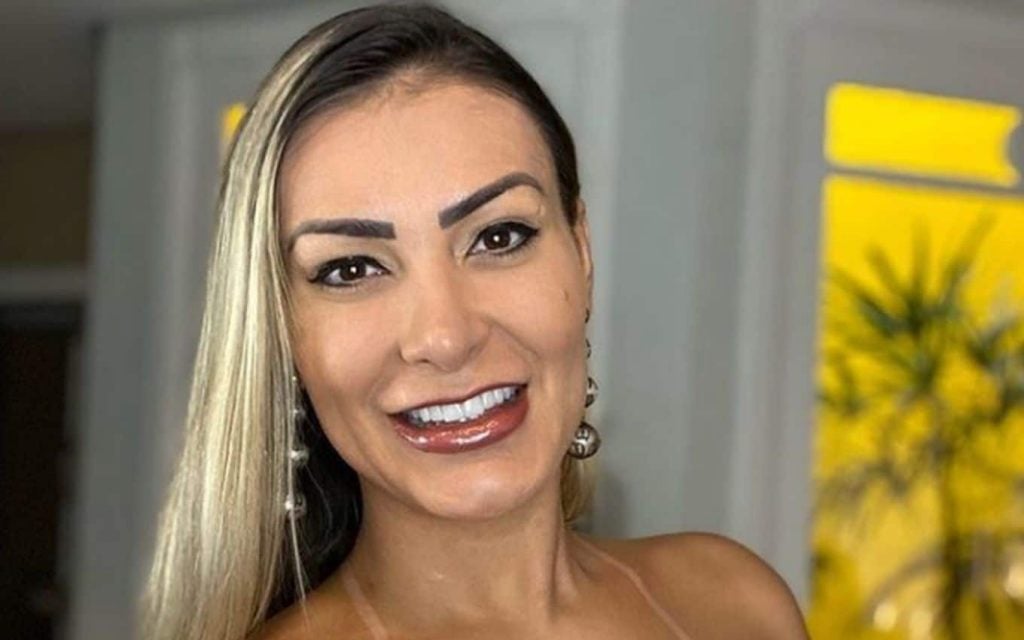 Andressa Urach corta a língua para potencializar prazer - PaiPee