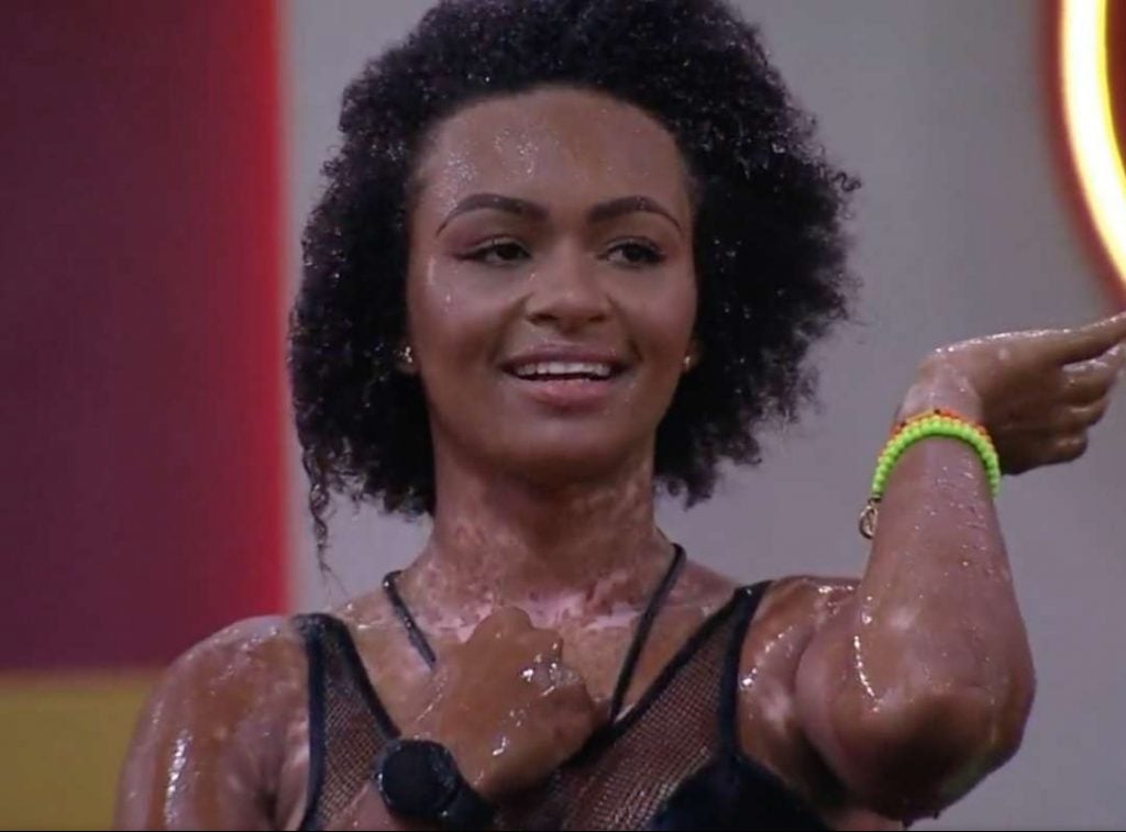 Bbb22 Maria Se Desculpa Com Natália Após Batida Com Balde Durante Jogo