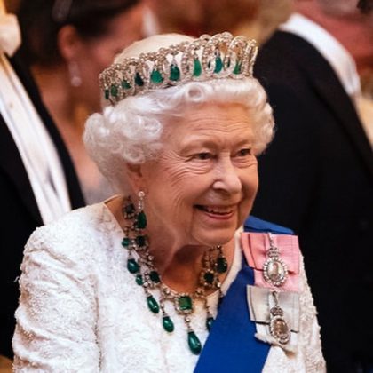 Ela assumiu o trono ainda jovem e mantinha 70 anos de reinado. (Foto: Instagram)