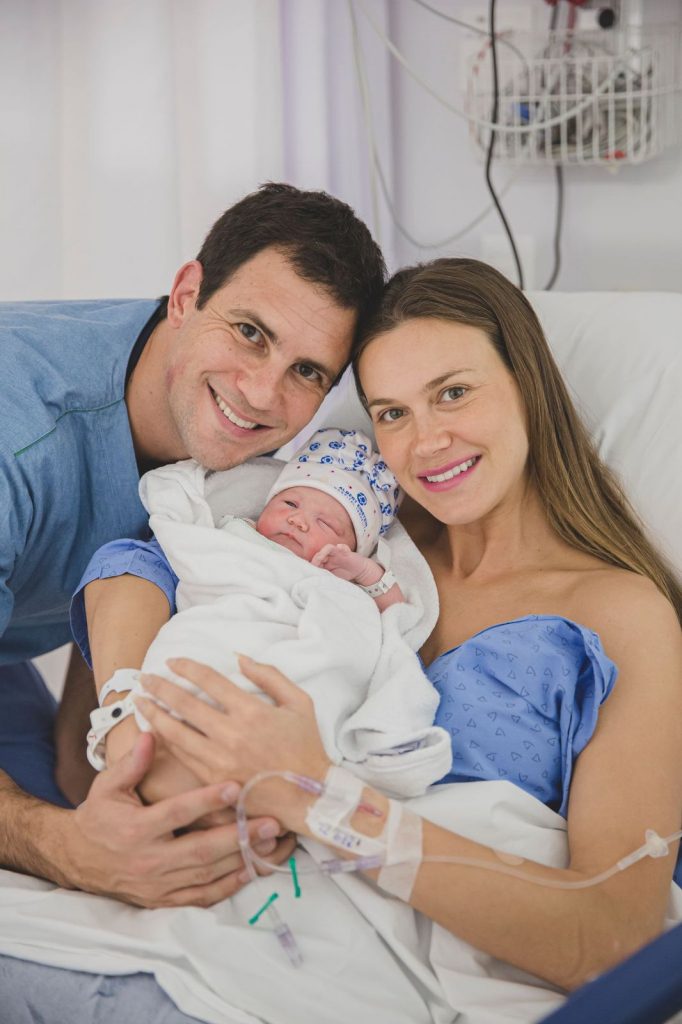 Renata Kuerten dá luz a sua primeira filha Lorena. (Foto: Instagram)