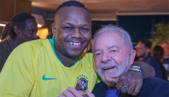 O rapper Djonga afirmou nunca ter gostado de se envolver em política, mas declarou que votará em Lula. Nas redes sociais, ele deixou um questionamento: “público do rap, por algum momento vocês acharam que eu ia votar no Bolsonaro?”. (Foto: Instagram)
