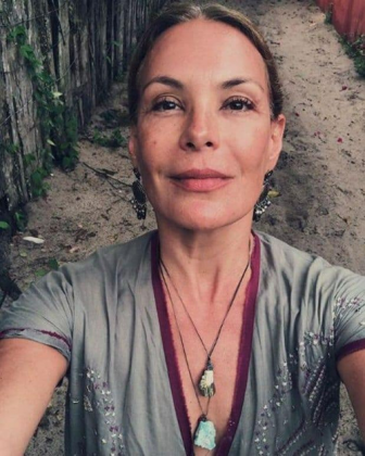 Atualmente, Carolina está com 55 anos e esbanja muita beleza. (Foto: Instagram)