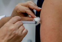 O Ministério da Saúde anunciou nesta quinta-feira (25) que mais 625 municípios receberão a vacina contra a dengue. (Foto: Agência Brasil)