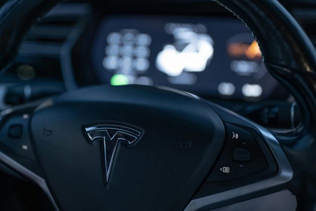 No final do ano passado, a Tesla iniciou as entregas do Cybertruck, um veículo inspirado na era espacial que Musk promoveu, ao mesmo tempo que alertou que sua produção levaria tempo para atingir a rentabilidade. (Foto: Pexels)