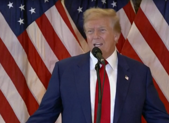 Após condenação, Trump ataca Biden, imigrantes, juiz em discurso. (Foto: X)