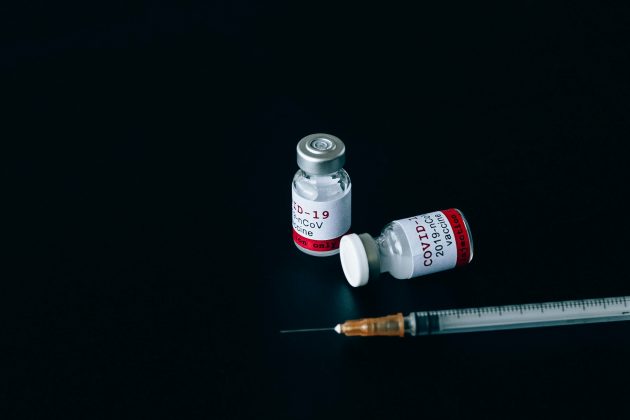 “Como várias vacinas contra a Covid-19 e variantes foram desenvolvidas, há um excedente de vacinas atualizadas disponíveis”. (Foto: Pexels)