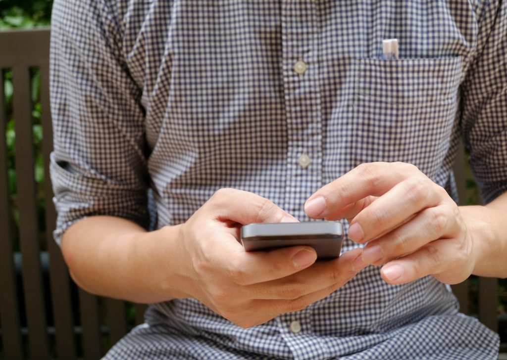 A Agência Nacional de Telecomunicações (Anatel) publicou, no "Diário Oficial da União" desta sexta-feira (21), uma série de medidas para coibir a venda online de celulares sem certificação de uso no país. (Foto: Pexels)