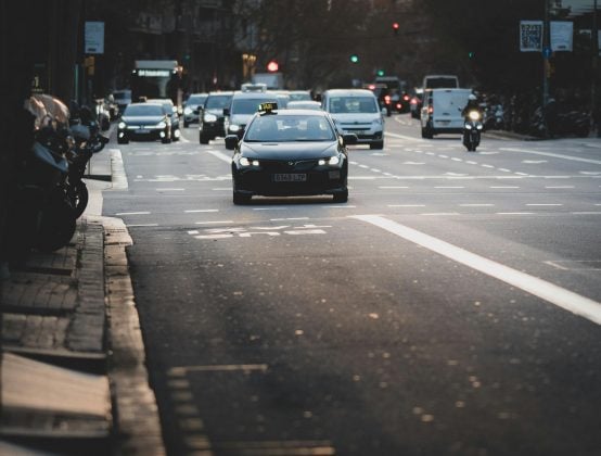 Carros afetados por enchentes no RS são vendidos por até 60% do valor em leilões (Foto: Pexels)