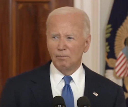 O presidente dos Estados Unidos, Joe Biden, respondeu nesta quarta-feira (3) às pressões para que desista de concorrer às eleições presidenciais e disse que não está pensando em desistir. (Foto: X)