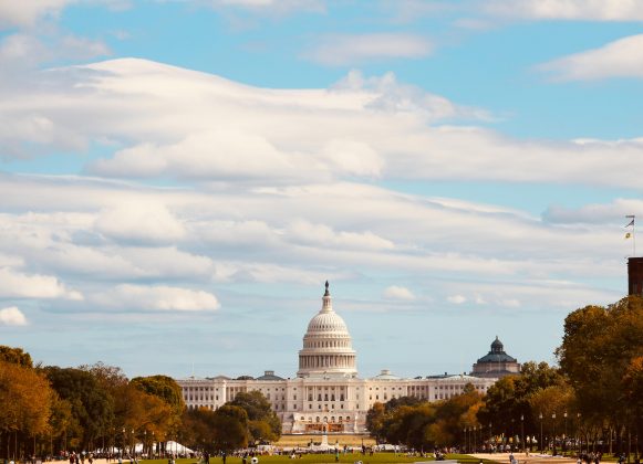 Um estudo do Gabinete de Orçamento do Congresso (CBO, sigla em inglês para “Congressional Budget Office”) projetou efeitos majoritariamente positivos para a economia dos Estados Unidos com o aumento da imigração no país. (Foto: Pexels)Um estudo do Gabinete de Orçamento do Congresso (CBO, sigla em inglês para “Congressional Budget Office”) projetou efeitos majoritariamente positivos para a economia dos Estados Unidos com o aumento da imigração no país. (Foto: Pexels)