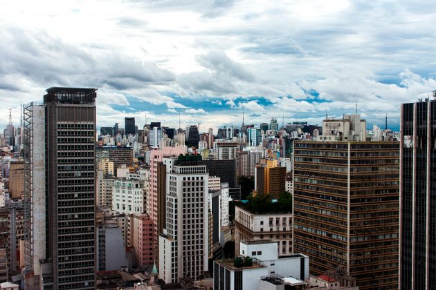 Nesta segunda-feira (12), a madrugada deve apresentar poucas nuvens e termômetros em torno dos 8°C. (Foto: Pexels)