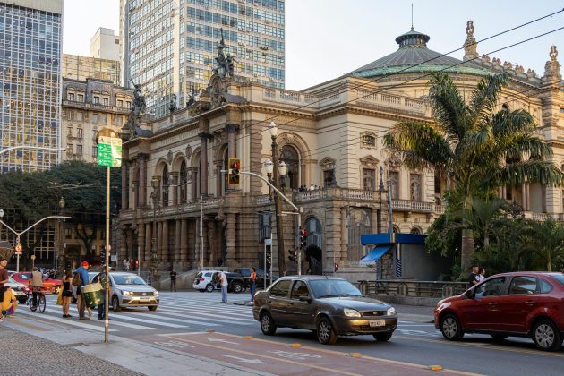 Uma massa de ar quente e seco se estabilizou na região central, favorecendo o retorno do calor depois de um início de semana com recordes de frio em algumas capitais. (Foto: Pexels)