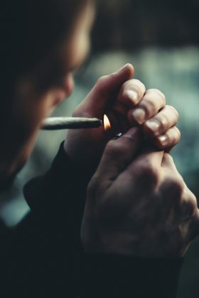 No Dia de Combate ao Fumo, entidades alertam sobre cigarro eletrônico (Foto: Pexels)