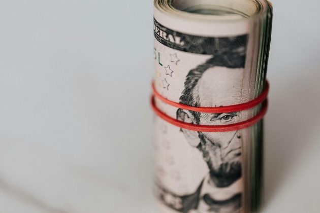 Dólar abre em alta e vai a R$ 5,77 nesta sexta-feira. (Foto: Pexels)