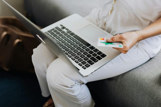 Taxa de 20% em compras de até US$ 50 pela internet passa a valer nesta quinta-feira (Foto: Pexels)