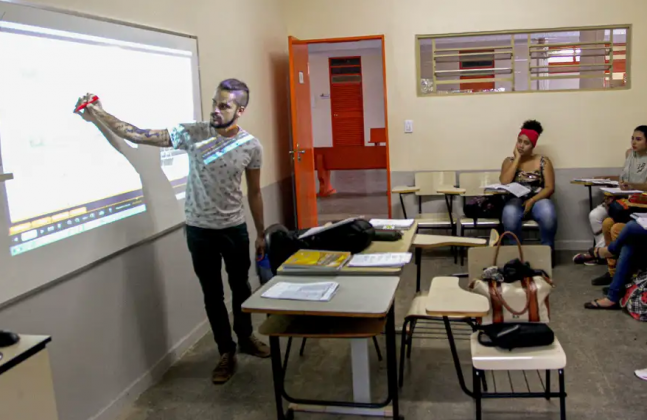 De acordo com o estudo Education at a Glance 2024, publicado nesta terça-feira (10), pela própria organização, grupo do qual o Brasil não faz parte. (Foto: Agência Brasil)