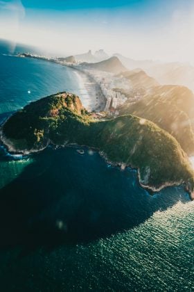 Fatores como a chegada do La Niña, a temperatura do oceano e sistemas meteorológicos como frentes frias. (Foto: Pexels)