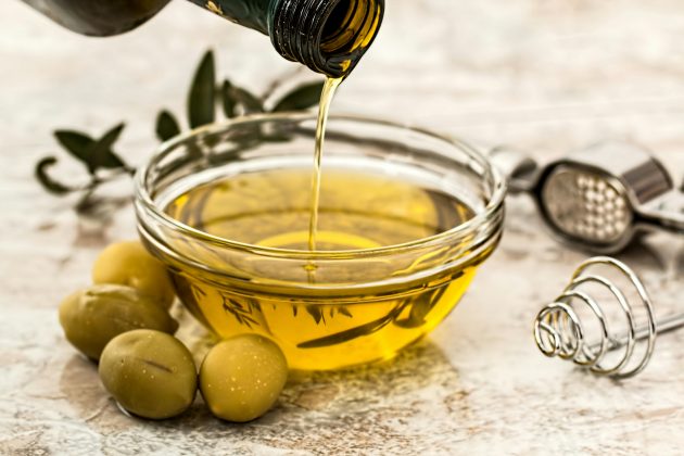 o azeite de oliva da marca: Cordilheira, extra virgem - 0,5% de acidez. (Foto: Pexels)