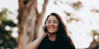 Uma pesquisa recente concluiu que 25% das pessoas com 18 a 34 anos de idade nunca atendem o telefone. (Foto: Pexels)