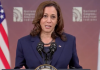 Na tarde de quarta-feira, a vice-presidente dos Estados Unidos e candidata democrata à Presidência, Kamala Harris, fez um breve mas contundente ataque ao seu rival republicano em frente à sua residência oficial em Washington. (Foto: X)