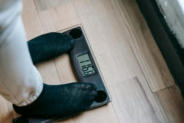 Entre 25 e 29,9 é considerado sobrepeso. Se for superior a 30 é considerado obesidade. (Foto: Pexels)