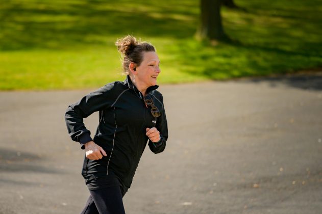 Também é recomendável fazer uma programação semanal flexível de exercícios, considerando as alterações climáticas e incluindo dias de recuperação ou treinos leves quando o clima não estiver favorável. (Foto: Pexels)