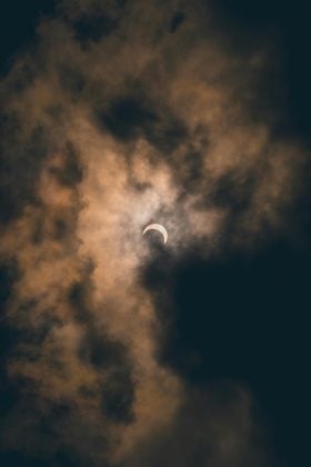 Isso porque na parte sul das regiões Sudeste e Centro-oeste e em toda a região Sul, o eclipse poderá ser visto como parcial. (Foto: Pexels)