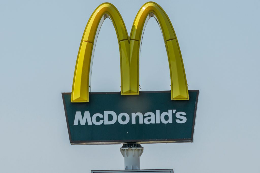 O surto de envenenamento pela bactéria E. coli ligado a sanduíches do McDonald 's nos Estados Unidos se expandiu pelo país. (Foto: Pexels)