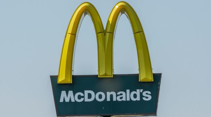 O surto de envenenamento pela bactéria E. coli ligado a sanduíches do McDonald 's nos Estados Unidos se expandiu pelo país. (Foto: Pexels)