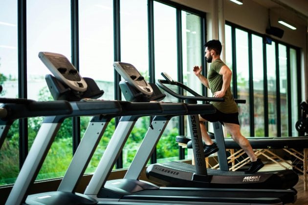 Como é conhecido quem acumula atividades físicas no sábado e domingo, com os que distribuem o tempo de exercícios em mais dias. (Foto: Pexels)