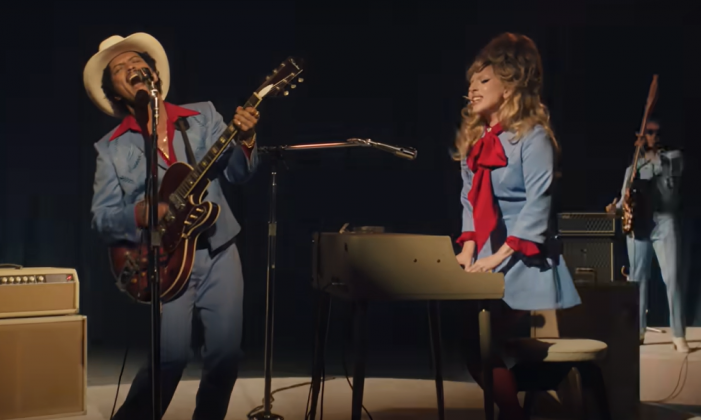 "Por conta dos nossos fãs maravilhosos, nós fomos abençoados com a indicação para Canção do Ano e Melhor Pop Duo por ‘Die With A Smile’". (Foto: Divulgação)