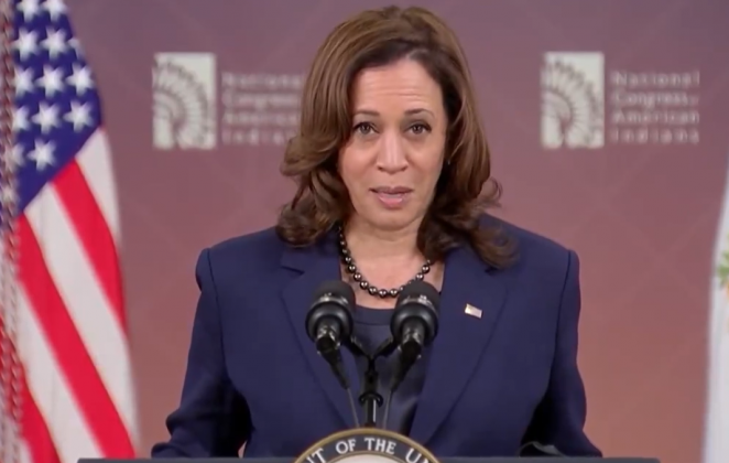 A diferença entre Kamala e Trump em todos os estados-chave aparece dentro da margem de erro, de 3,5 pontos percentuais. (Foto: X)