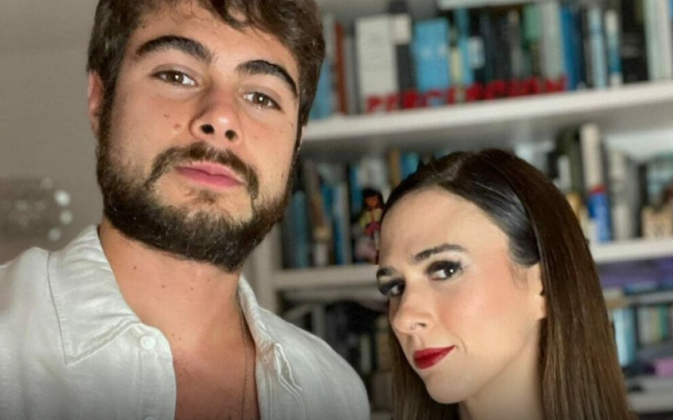 No sábado (2), Werneck publicou um texto desejando feliz aniversário para Vitti e se declarando ao marido, com uma série de fotos ao lado dele e uma última imagem do ator sem camisa. (Foto: Instagram)