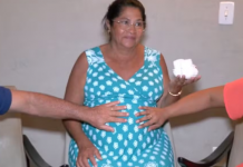 A tia que engravidou aos 61 anos para que sua sobrinha realizasse o sonho de ser mãe deu à luz ao bebê Isaac. (Foto: Divulgação)