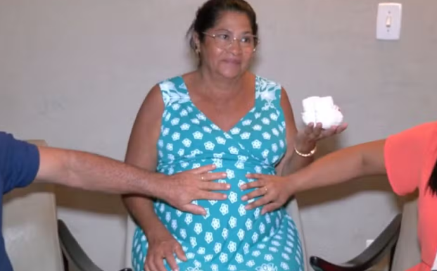 A tia que engravidou aos 61 anos para que sua sobrinha realizasse o sonho de ser mãe deu à luz ao bebê Isaac. (Foto: Divulgação)