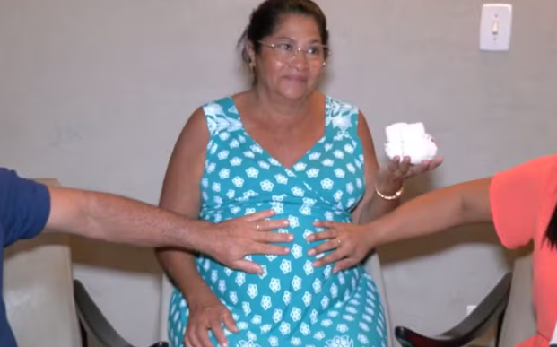 A tia que engravidou aos 61 anos para que sua sobrinha realizasse o sonho de ser mãe deu à luz ao bebê Isaac. (Foto: Divulgação)