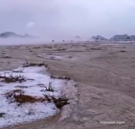Assim, a agência estatal saudita esclareceu que, apesar da aparência, não se tratava de neve. (Foto: X)