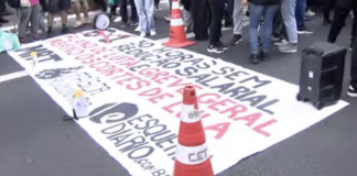 Na sexta-feira (15), manifestantes se reuniram na Avenida Paulista, em São Paulo, para apoiar a proposta de emenda à Constituição (PEC) que visa reduzir a jornada semanal de trabalho de 44 para 36 horas. (Foto: Reprodução)