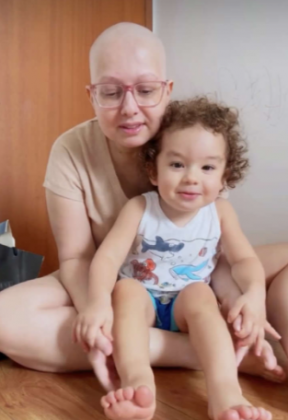 Solo e enfrentando essa batalha desde o nascimento de Gabriel, Isabel divide seu tempo entre os cuidados com o filho e o tratamento exaustivo. (Foto: Instagram)