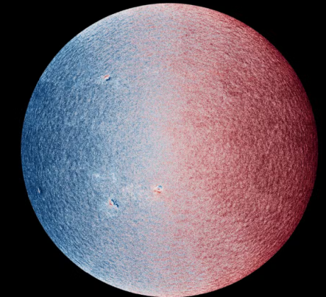 Ao todo, quatro imagens foram divulgadas, cada uma revelando diferentes aspectos do Sol. Entre elas, estão registros da sua superfície visível, a chamada fotosfera, e da atmosfera externa, conhecida como coroa solar. (Foto: Nasa)