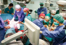 Um hospital na Espanha fez uma cirurgia para retirar um tumor cardíaco de um bebê. (Foto: Divulgação)