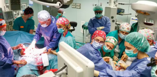 Um hospital na Espanha fez uma cirurgia para retirar um tumor cardíaco de um bebê. (Foto: Divulgação)