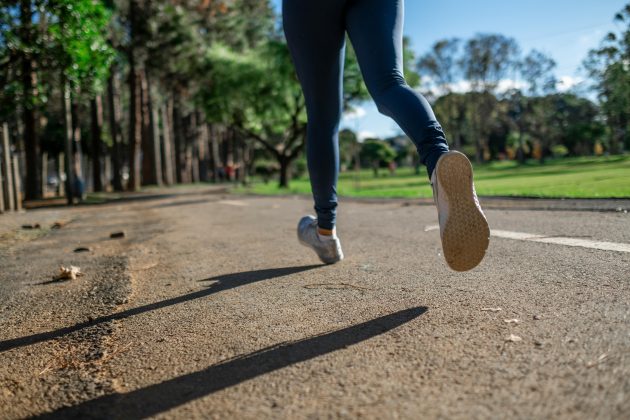 Nesse ritmo, você queimará entre 150 a 250 calorias por sessão, e a perda de peso começa a ser notada após algumas semanas, especialmente se combinada com uma alimentação equilibrada. (Foto: Pexels)