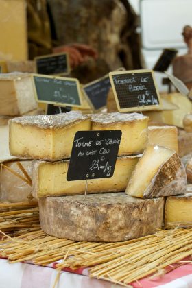 Infelizmente, queijos frescos, queijo cottage, queijos de cozinha ralados (e praticamente todos os produtos lácteos) podem piorar os sintomas da alergia. (Foto: Pexels)