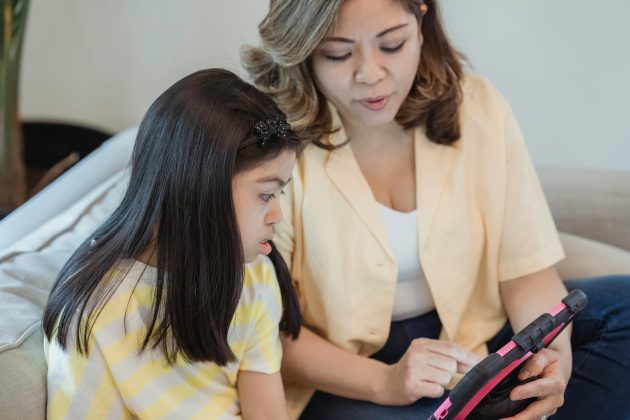 Enquanto algumas pessoas com autismo podem viver de forma independente, outras têm deficiências graves e requerem cuidados e suporte por toda a vida. (Foto: Pexels)